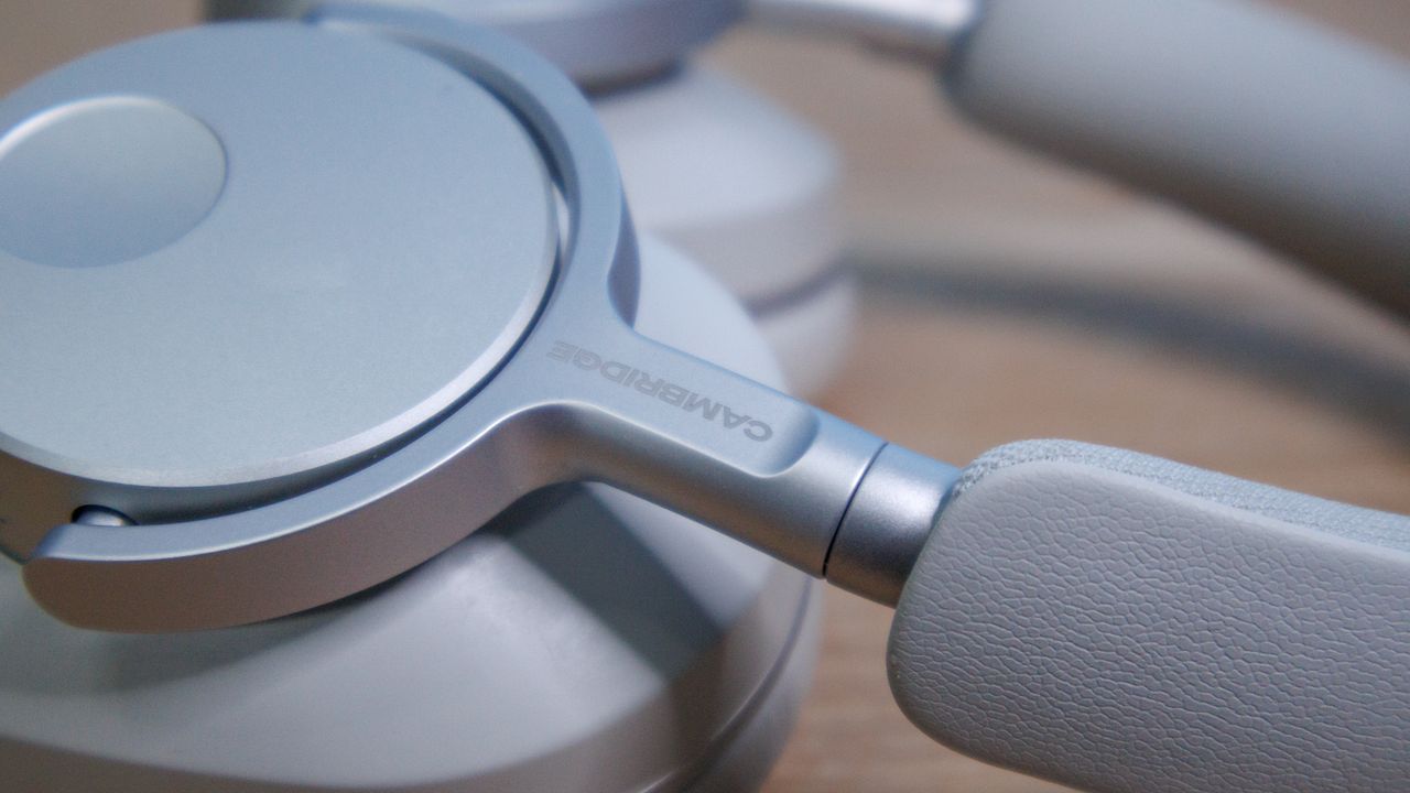One of the headband arms on the Cambridge Audio Melomania P100 SE headphones.