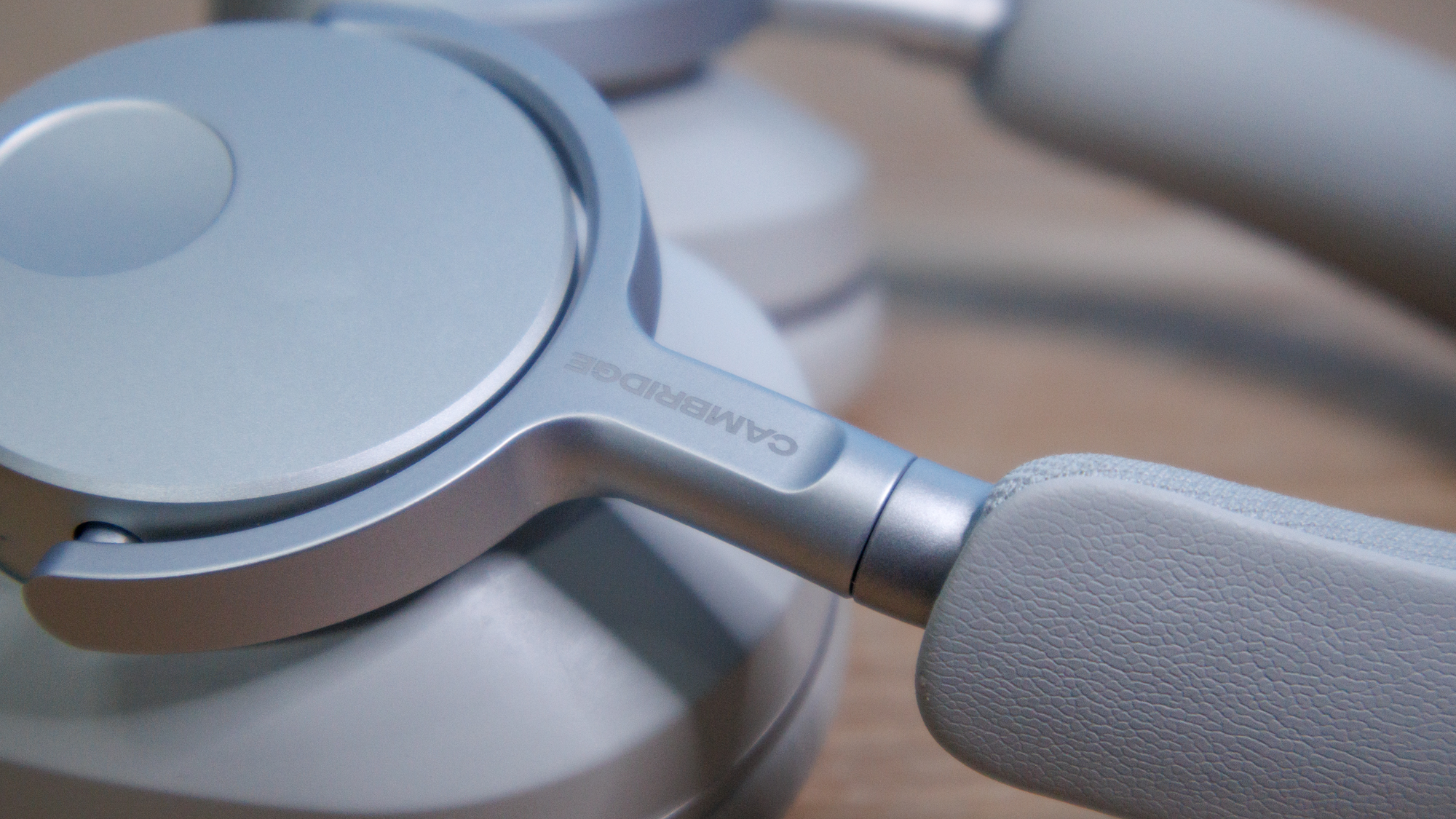 One of the headband arms on the Cambridge Audio Melomania P100 SE headphones.