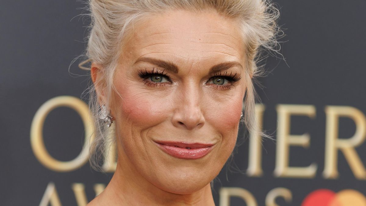 Hannah Waddingham Fiercely Calls Out a Photographer Who Demands She Show More Leg on the Red Carpet