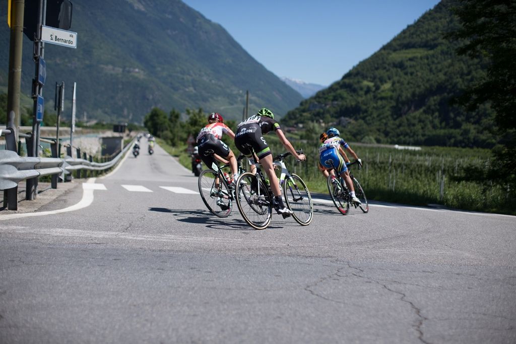 The breakaway takes the corner to San Bernardo