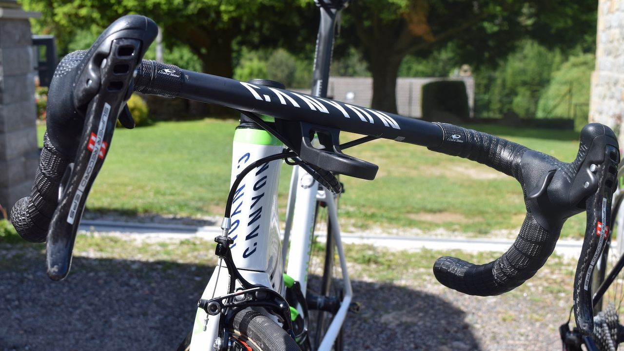 Valverde's race bike runs Canon H36 integrated handlebar/stem cockpit