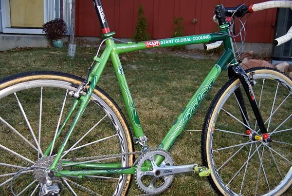 The Salsa Chili con Crosso frame foregoes carbon in the interest of saving weight.