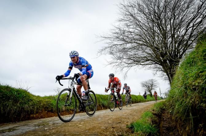 Riders passing many dusty roads at the Tro Bro Leon