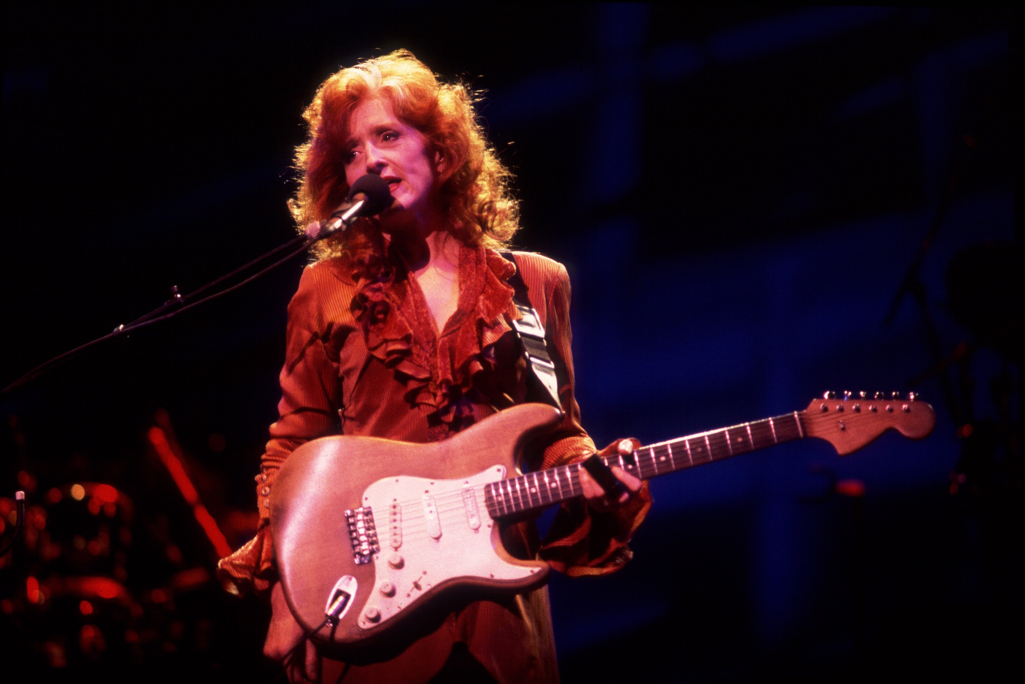 Bonnie Raitt performs onstage at the Verizon Center in Indianapolis, Indiana on August 1, 1991