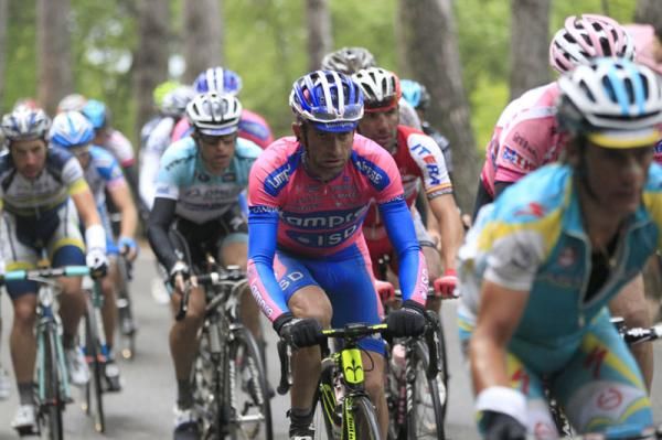 A determind looking Scarponi on the final climb