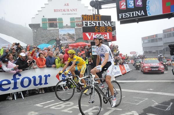 Schleck takes his second Tour stage win on the Tourmalet.