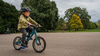 halfords boy bikes