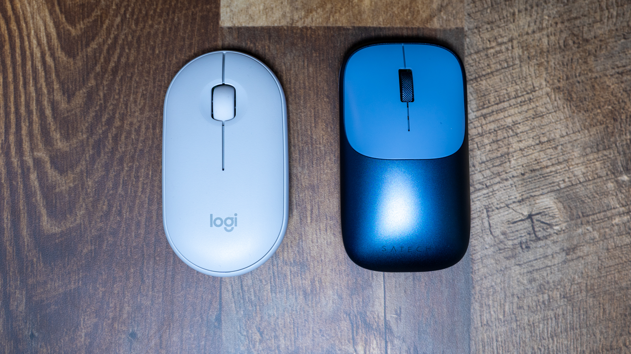 Satechi Slim EX next to Logitech Pebble mouse