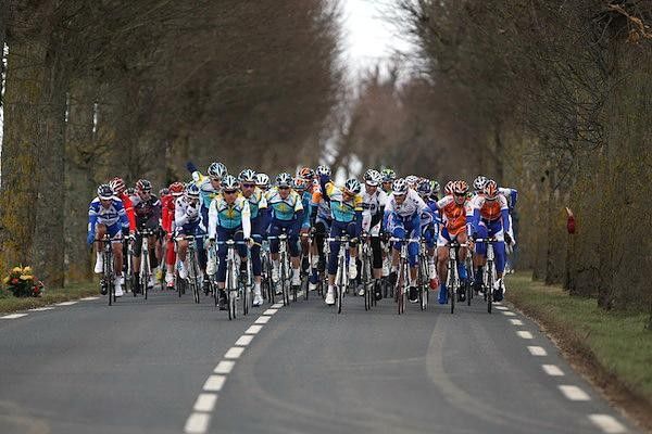 Astana controlled the bunch in protection of yellow.