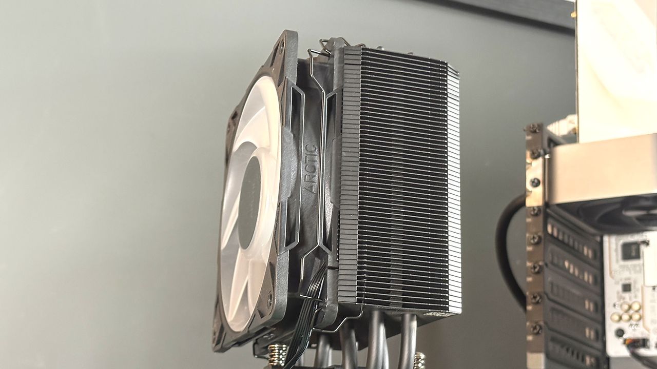 An Arctic Freezer 36-S on a desk and installed in a gaming PC, with the Freezer 36 nearby.