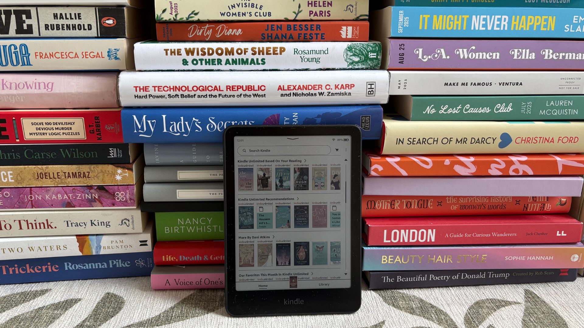 The Kindle Colorsoft with Kindle Unlimited open in front of books