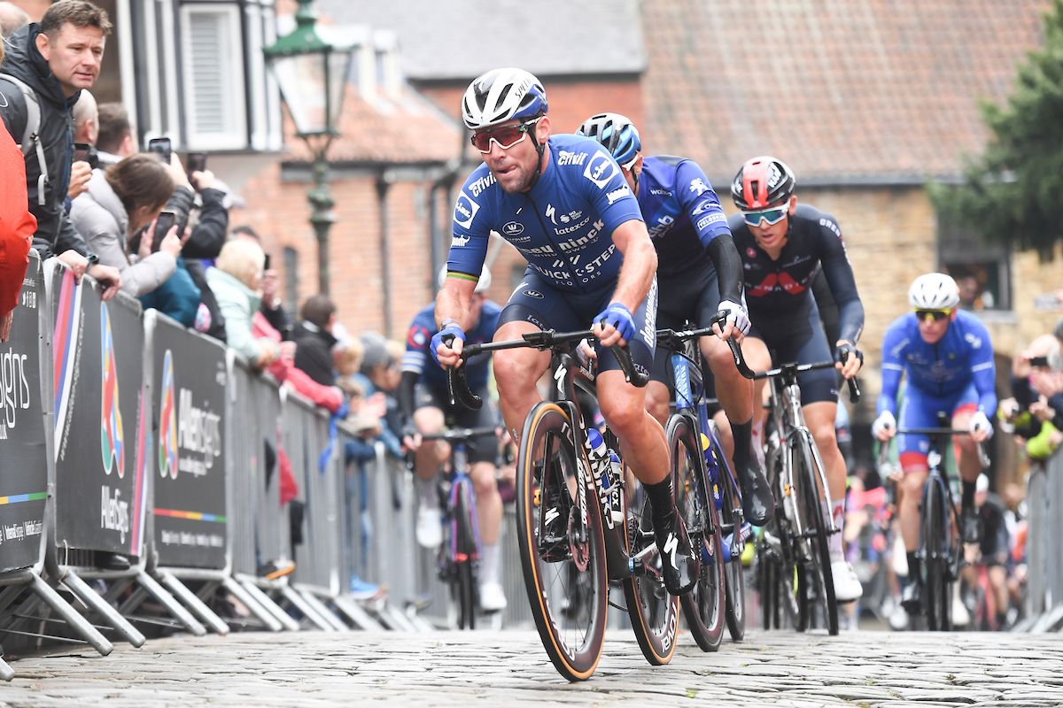 Picture by Simon Wilkinson/SWpix.com - 17/10/2021 - Cycling - Men's National Road Championships - Rapha Lincoln GP - Lincoln, England - Deceuninck Quick-Step's Mark Cavendish climbs the cobbles in Lincoln.