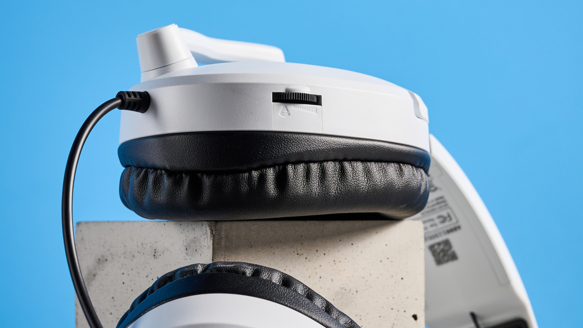 A white Turtle Beach Recon 70 wired gaming headset for Nintendo Switch