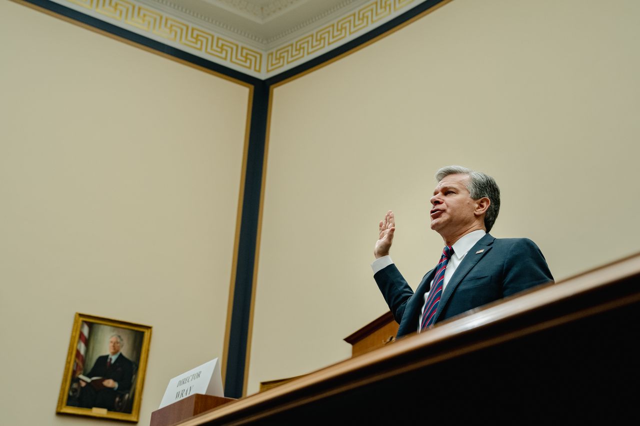 FBI Director Christopher Wray raises his hand to be sworn into a House Judiciary Committee hearing