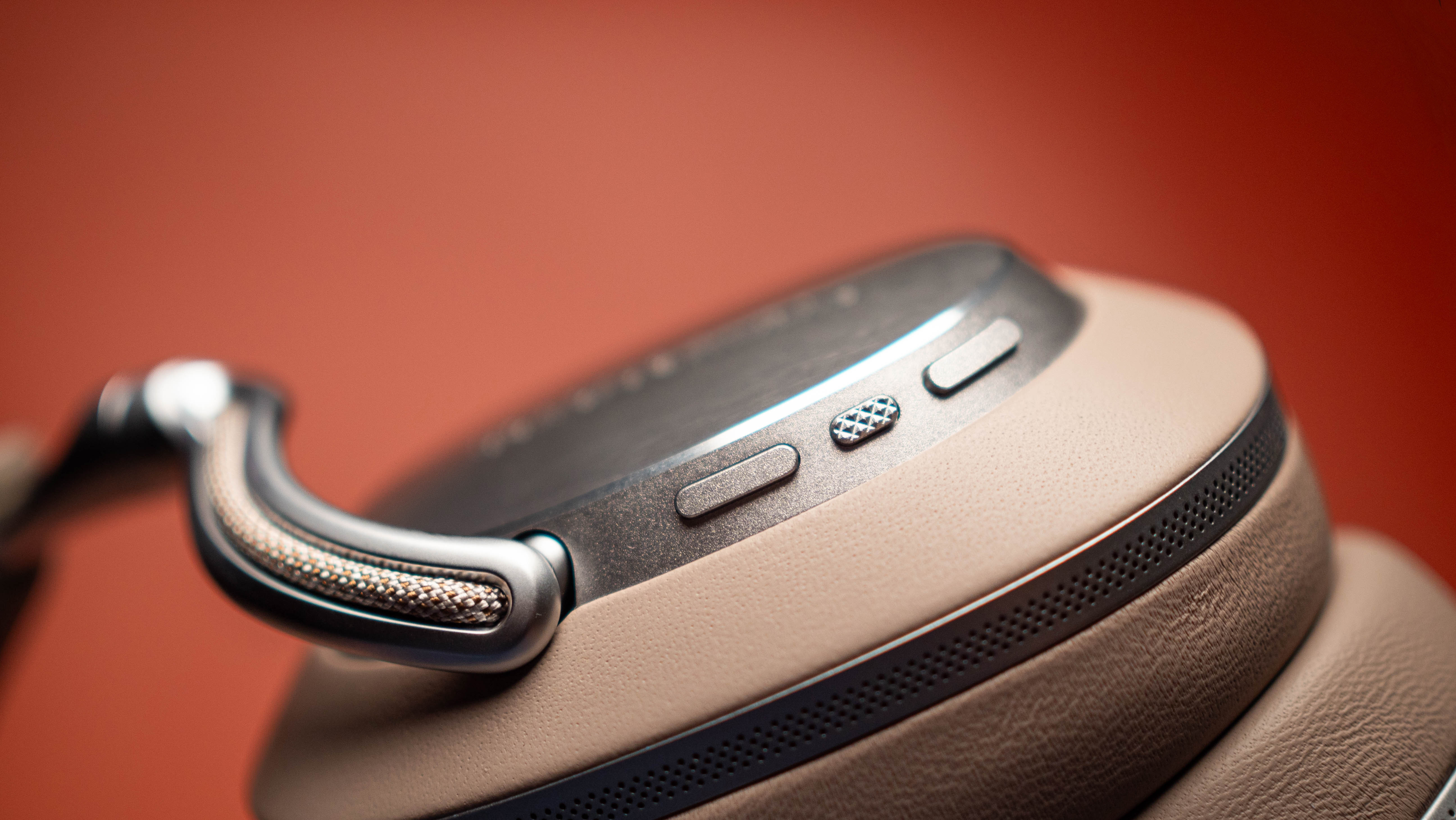 Bowers & Wilkins Px8 S2 design highlighting the physical controls