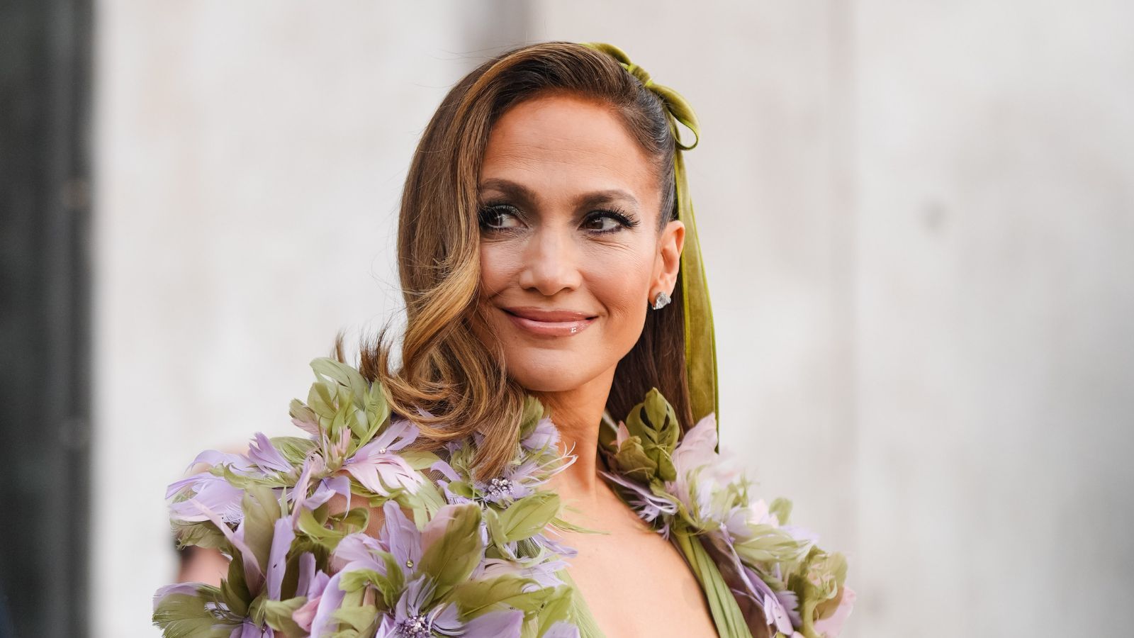 Jennifer Lopez Replaces Fences with a Botanical Privacy Wall