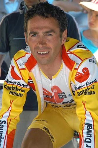 Gilberto Simoni (Saunier Duval) enjoying his warm up