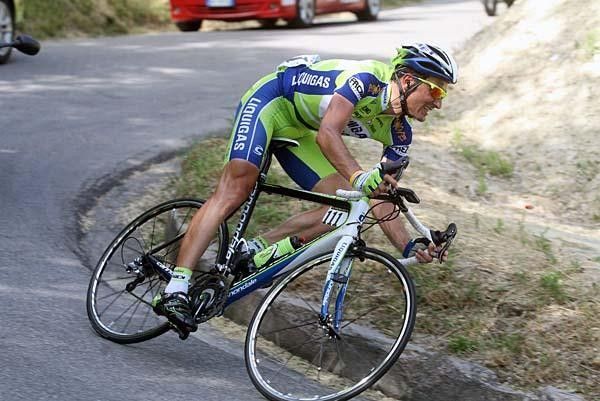 Carlos Sastre (Cervelo) was threatened by the attack of Ivan Basso.