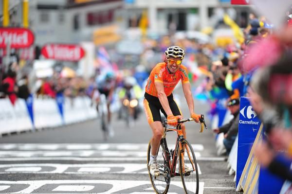 A beaming Samuel S&aacute;nchez has won the first Tour de France stage of his career.