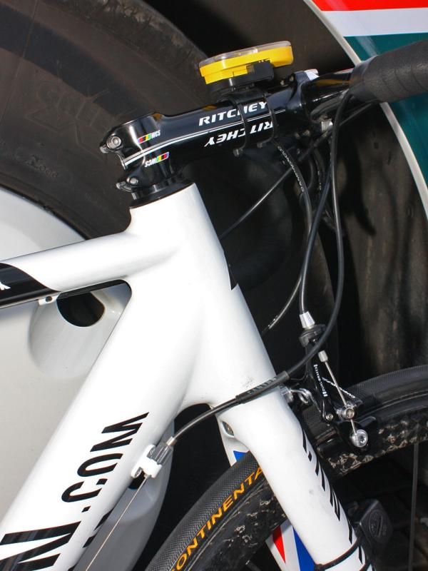 Canyon's tapered OneOneFour steerer design uses an 1 1/4" upper diameter for even greater stiffness as compared to most tapered setups.