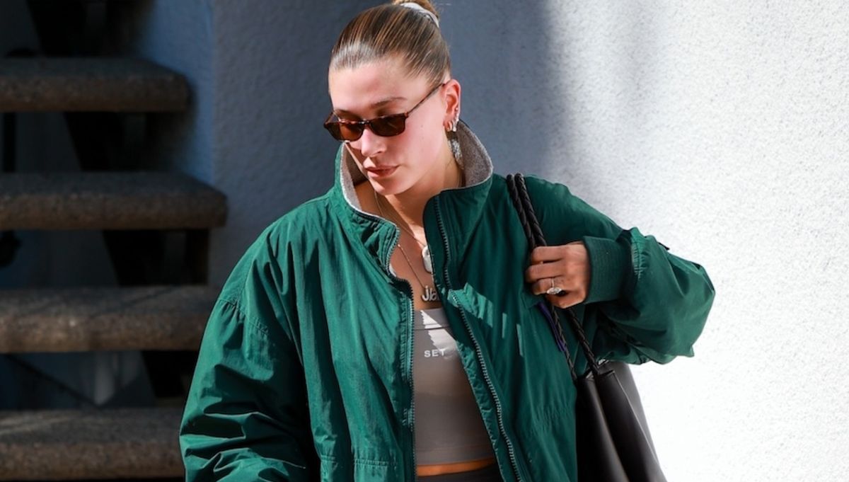 Hailey Bieber élève son short de vélo Pilates avec du cuir, des mocassins et beaucoup de diamants