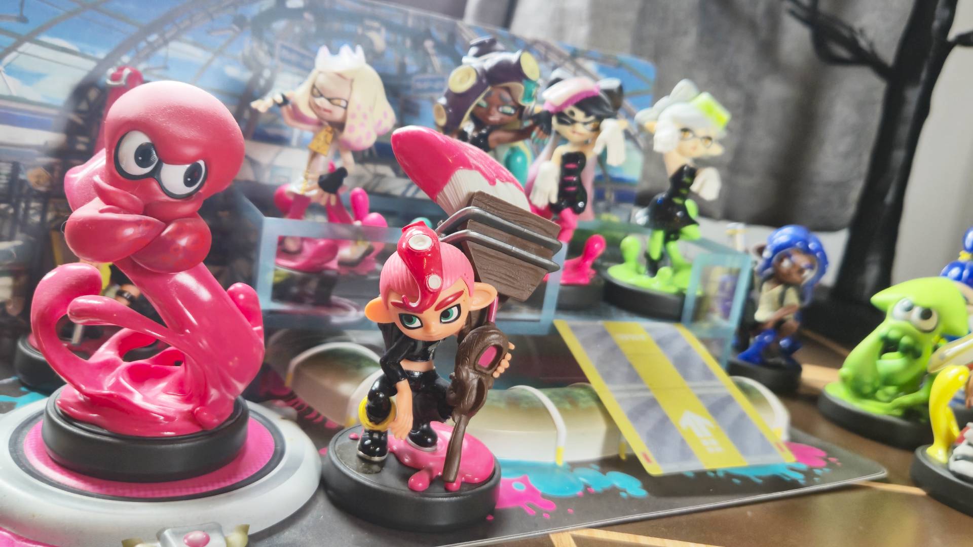 Photo of a huge lot of Splatoon amiibo sitting on a Splatoon-themed display.