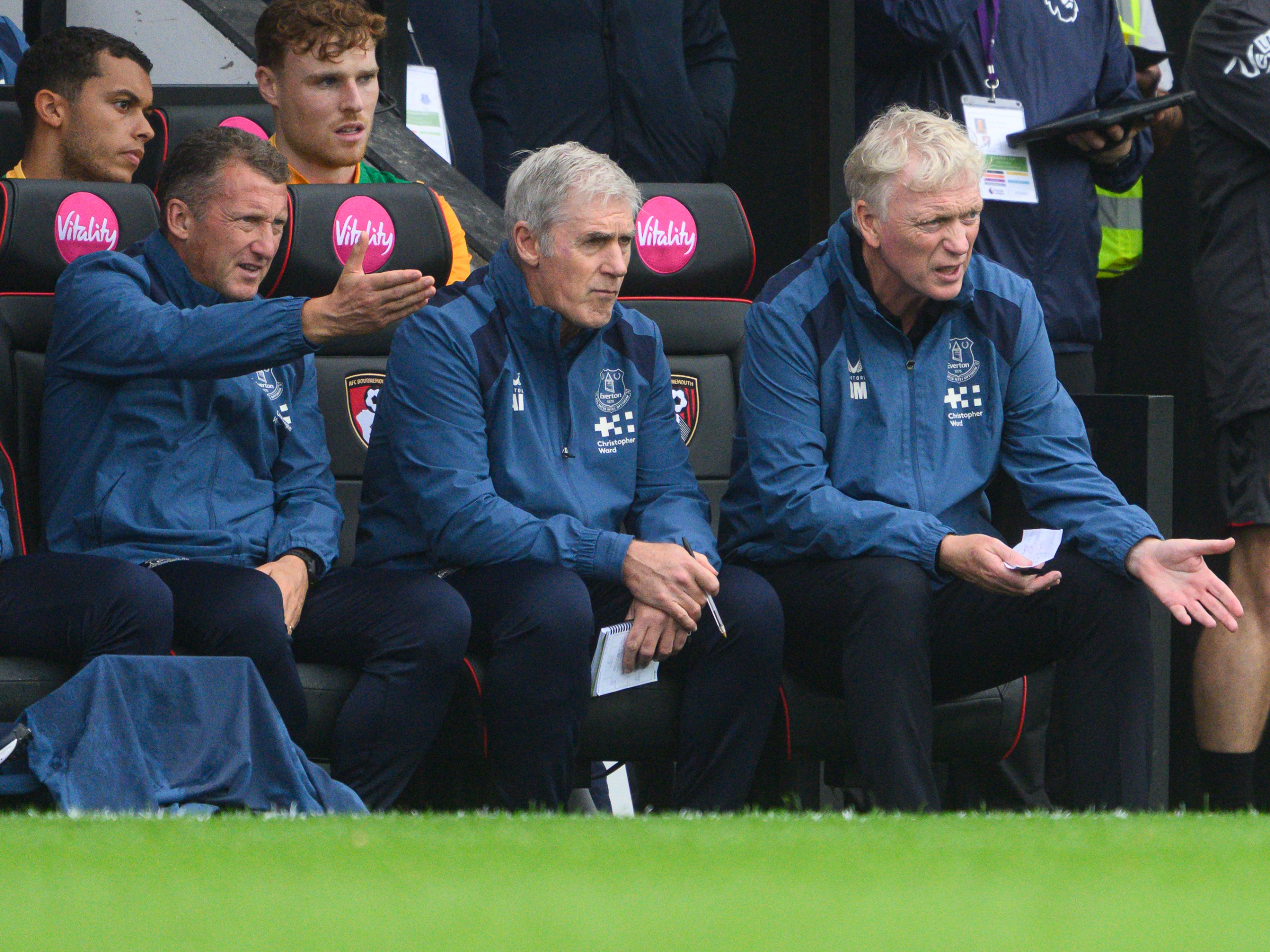 Everton boss David Moyes (R)