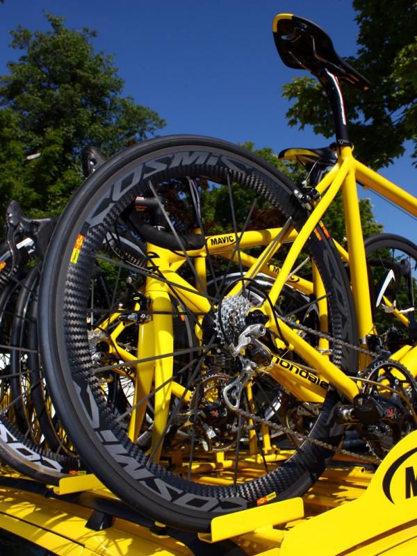 Spare Mavic neutral bikes have a multitude of wheels fitted, including the 2011 Cosmic Carbone SLRs as seen here.
