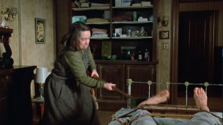 Annie Wilkes (Kathy Bates) swings a sledgehammer in Misery