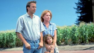 Kevin Costner, Amy Madigan and Gaby Hoffmann in Field of Dreams