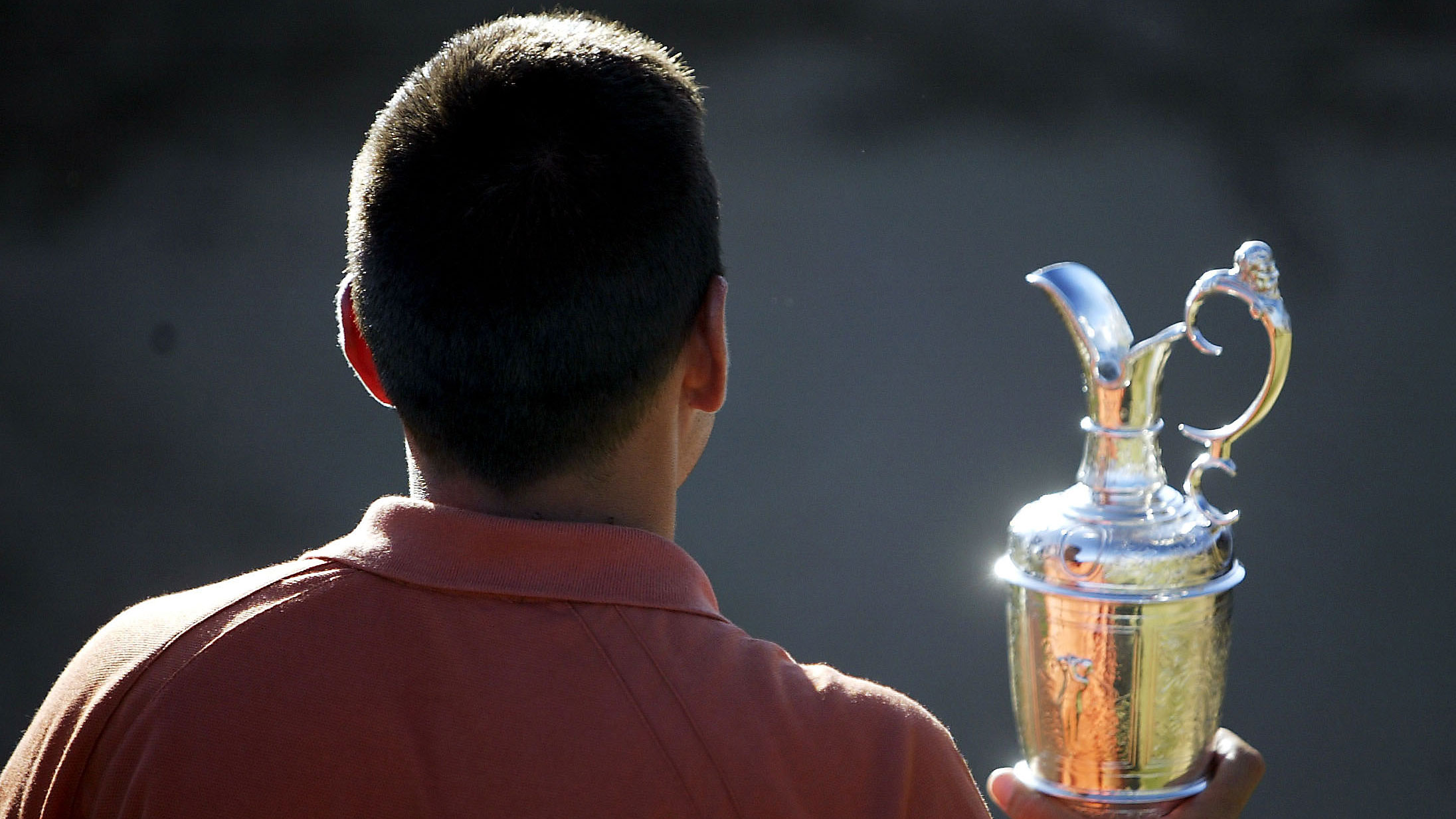 A shot of Ben Curtis from behind