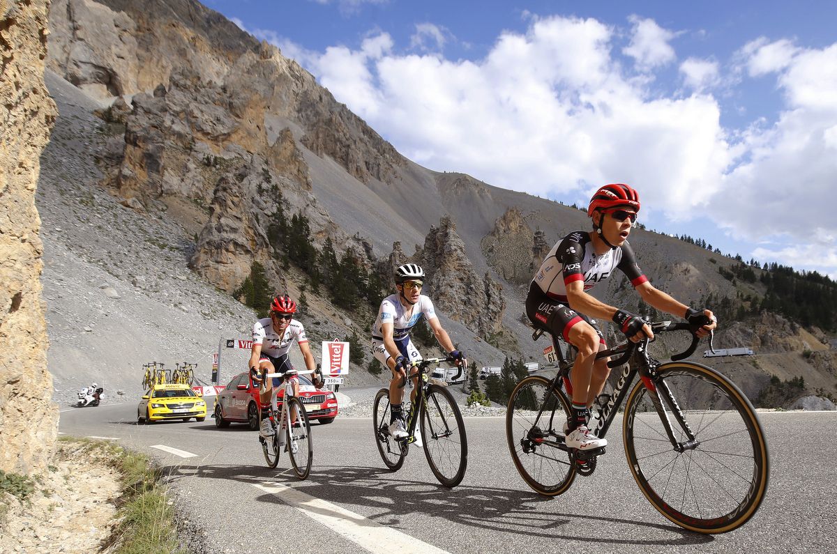 Alberto Contador (Trek-Segafredo) on the wheels of Simon Yates and Louis Meintjes