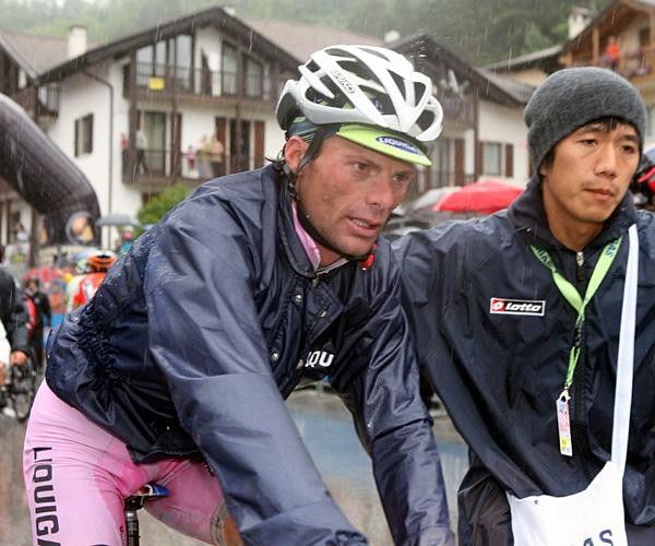 Danilo Di Luca (Liquigas) rolls home and keeps his pink jersey.
