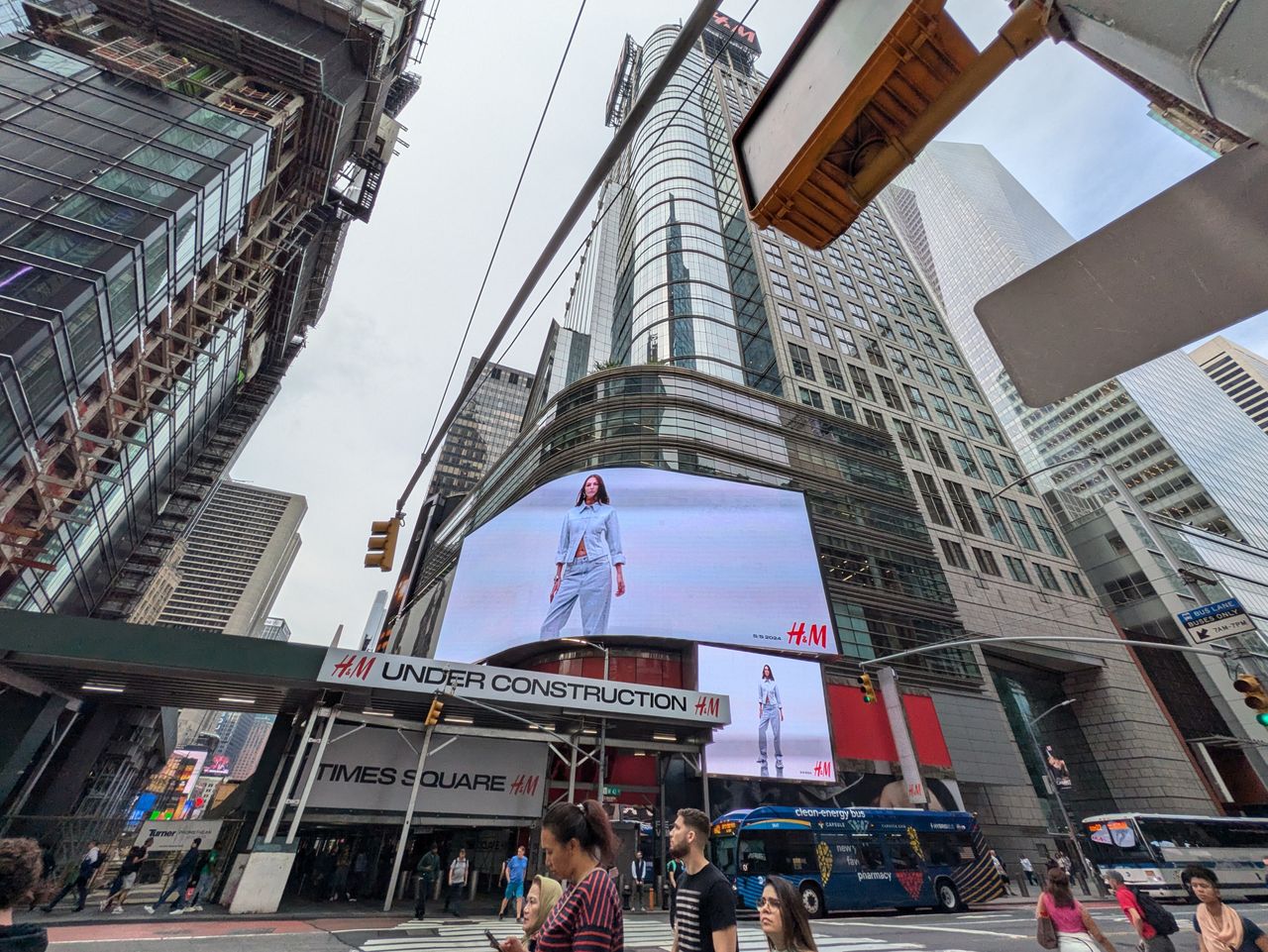 Google Pixel 8a ultrawide sample.