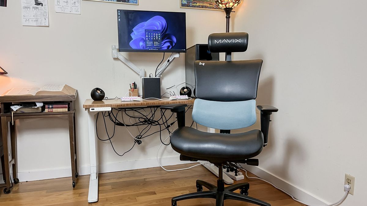 Mavix M9 gaming chair in action in front of my desk