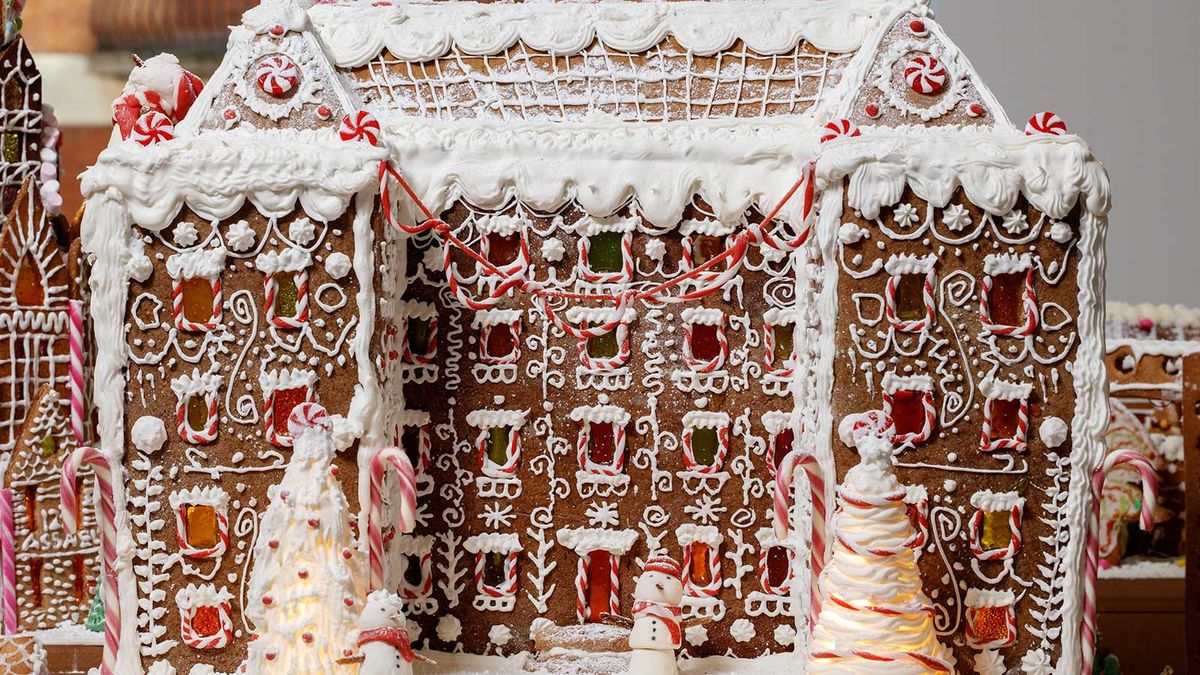 <div>Gingerbread City: architects sculpt London out of the season's favourite treat</div>