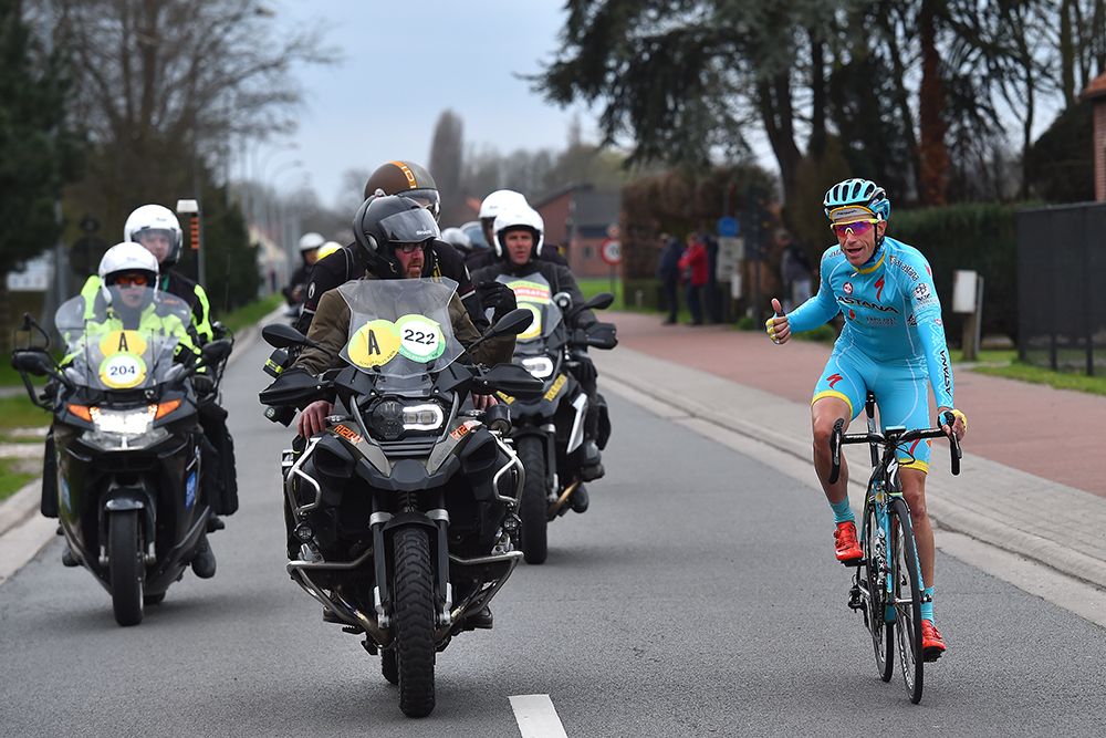 Lieuwe Westra (Astana) among the motorbikes