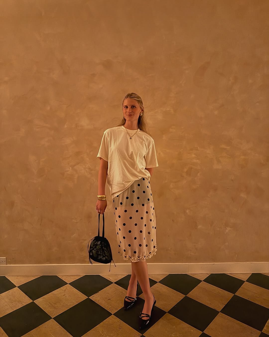 Woman wearing knee-length skirt outfit summer 2025.