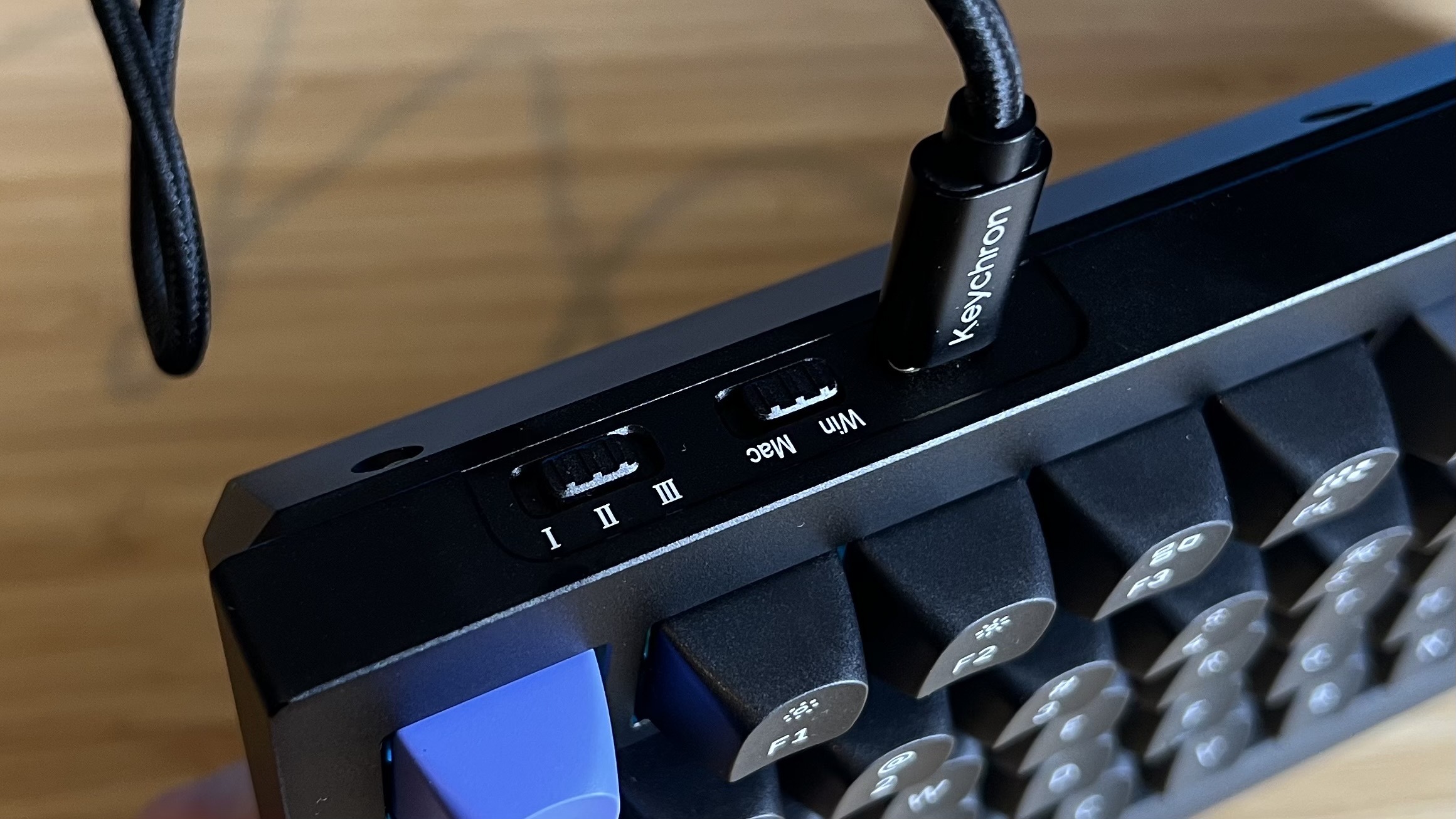 Close up on connection option on Keychron Q1 HE 8K gaming keyboard