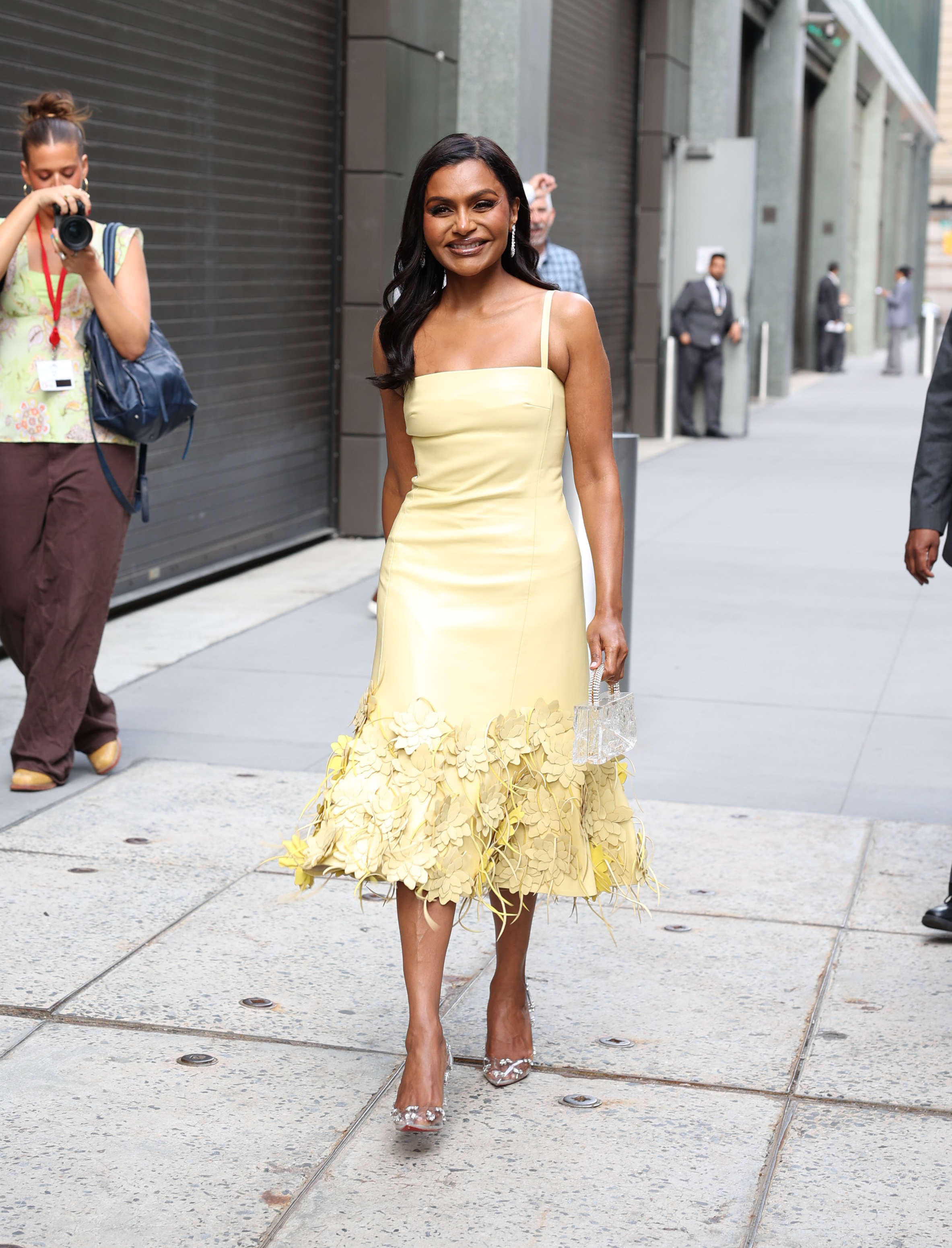 Mindy Kaling wore the butter yellow trend in summer 2026 May 27