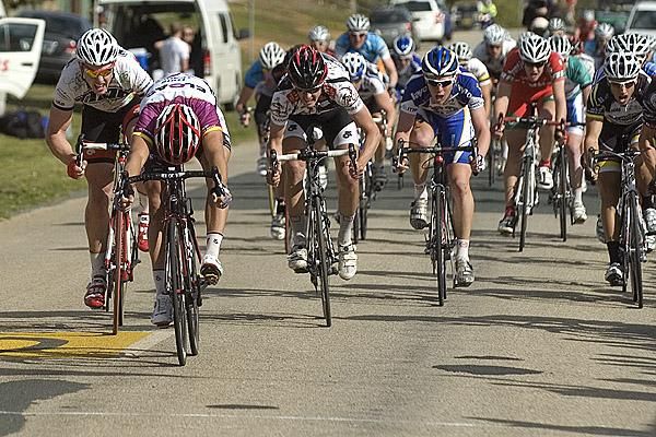Jonathan Cantwell (Fly V Australia) wins another stage of the 2009 Elgas Tour of the Murray River.