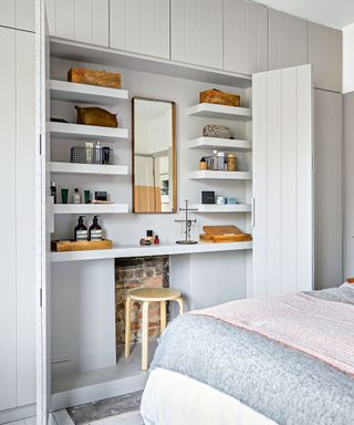 Main bedroom ideas with storage and dressing area