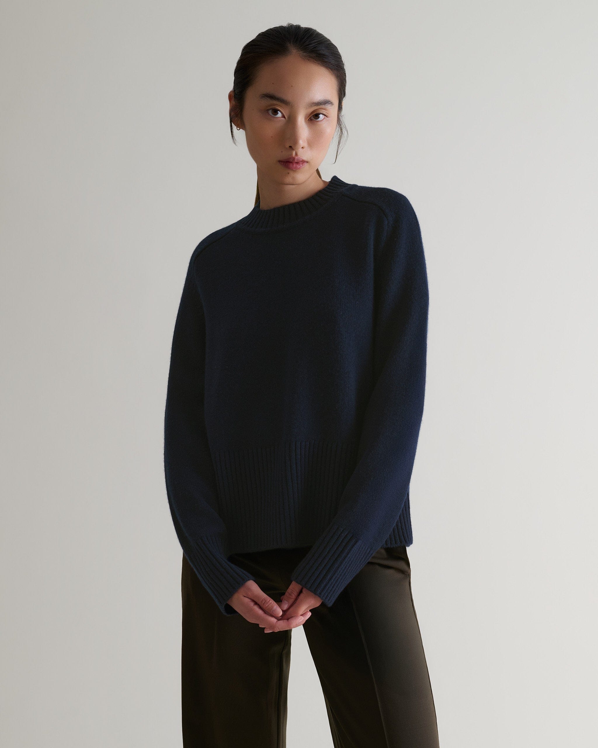 Women's Cashmere Merino Saddle Sleeve Crew Neck Jumper - Indigo - Indigo / Xs
