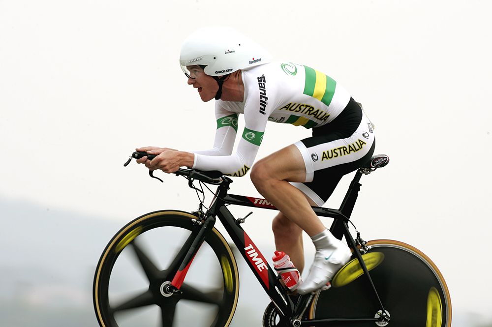 Michael Rogers riding to the 2004 time trial world title