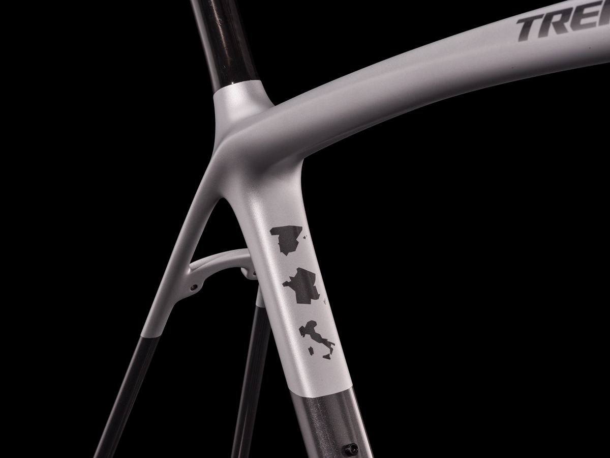Custom detailing on Alberto Contador's Emonda SLR