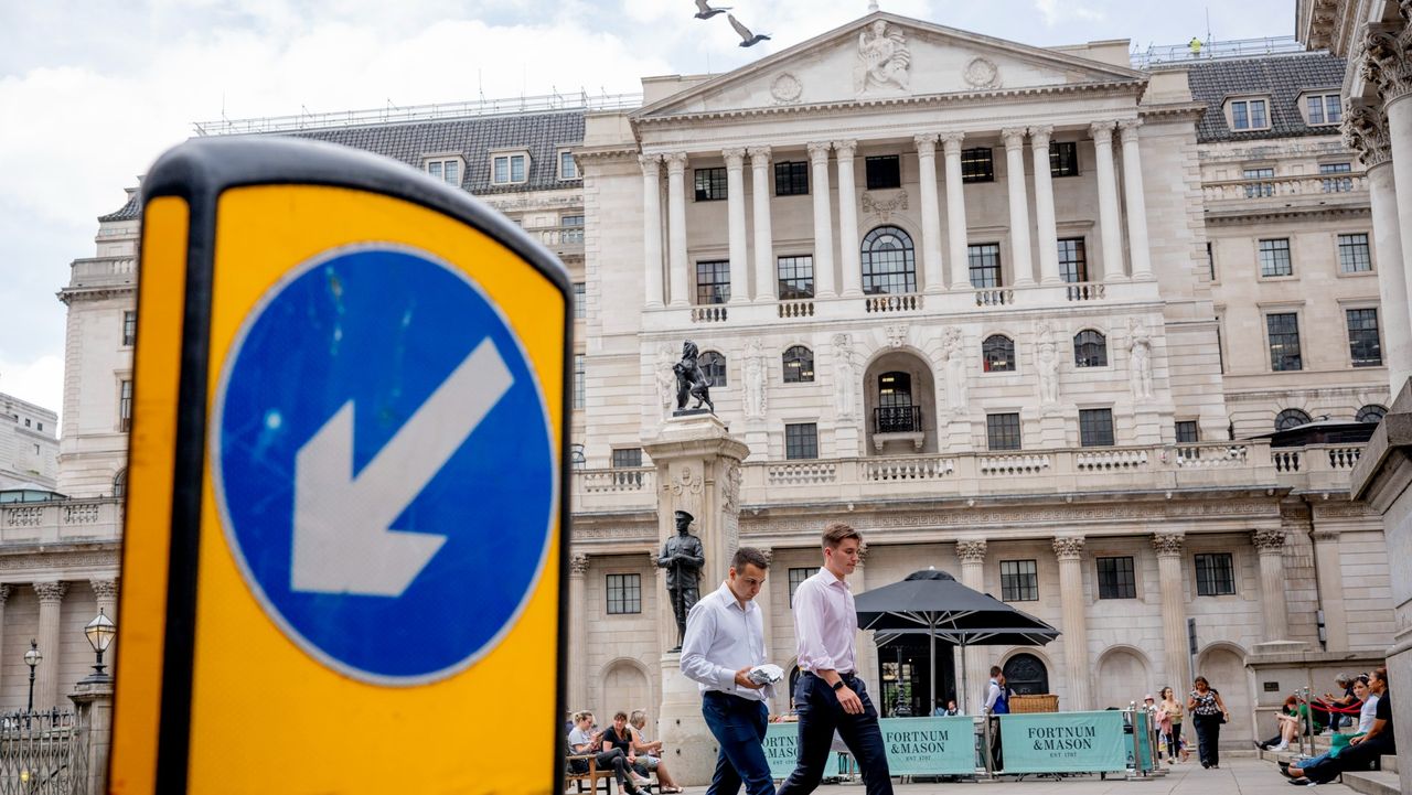 The Bank of England is grappling with an economic downturn 