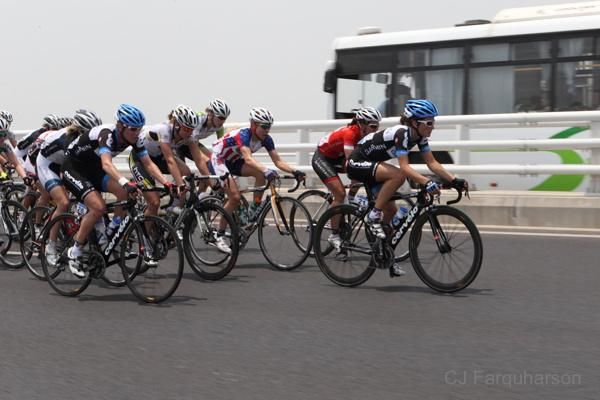 Elizabeth Armitstead (Garmin-Cervelo) takes her turn at the front