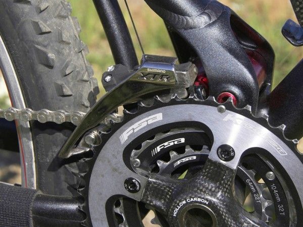 The direct-mount front derailleur tracks the chain as the suspension moves through its travel for better shifts and it also shaves a few grams
