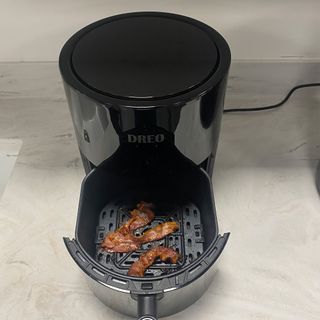 Image of Dreo air fryer with bacon