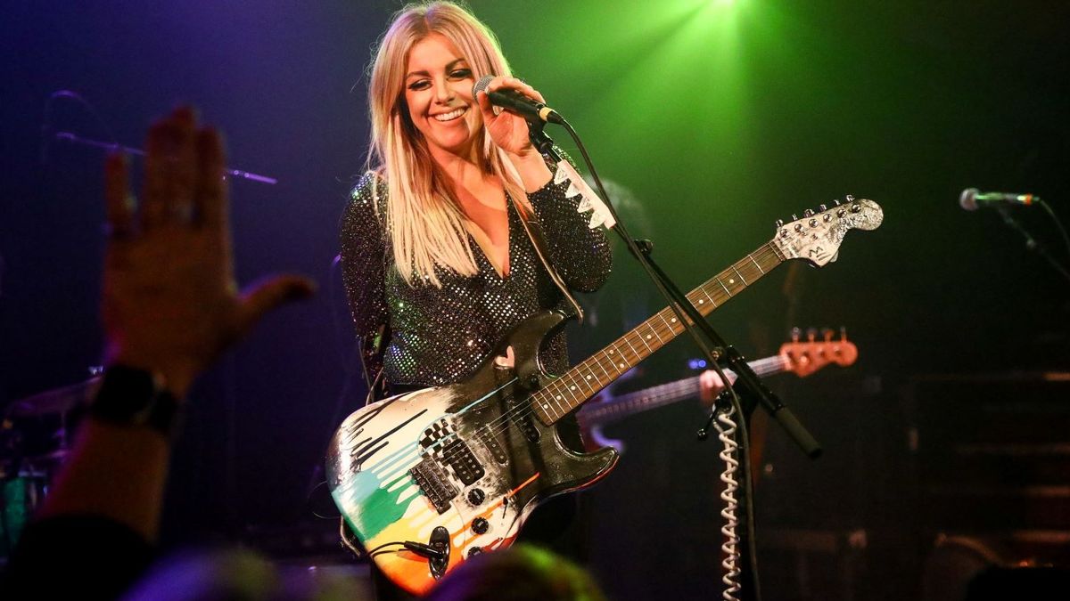 Lindsay Ell performing at the Troubadour in West Hollywood, California on December 07, 2019 